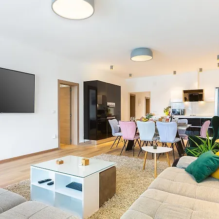 Ferienhaus Mit Privatpool Fur 10 Personen Ca 220 Qm In Pula, Istrien Istrische Riviera