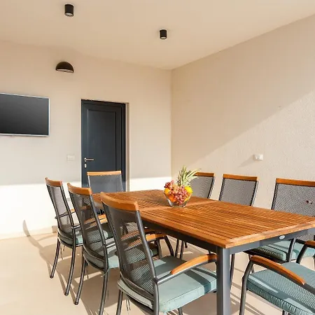 Ferienhaus Mit Privatpool Fur 10 Personen Ca 220 Qm In Pula, Istrien Istrische Riviera *