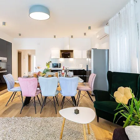 Ferienhaus Mit Privatpool Fur 10 Personen Ca 220 Qm In Pula, Istrien Istrische Riviera * Pula
